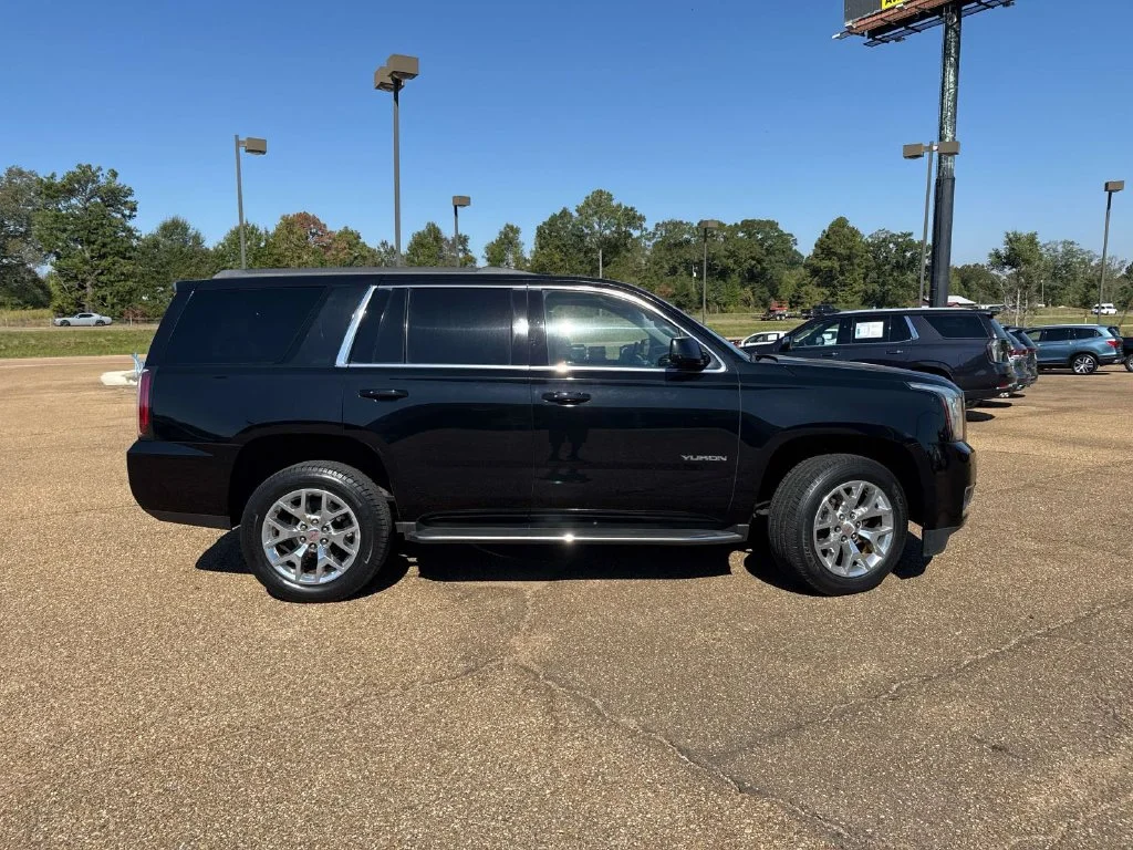Used 2017 Black GMC SLT image 8