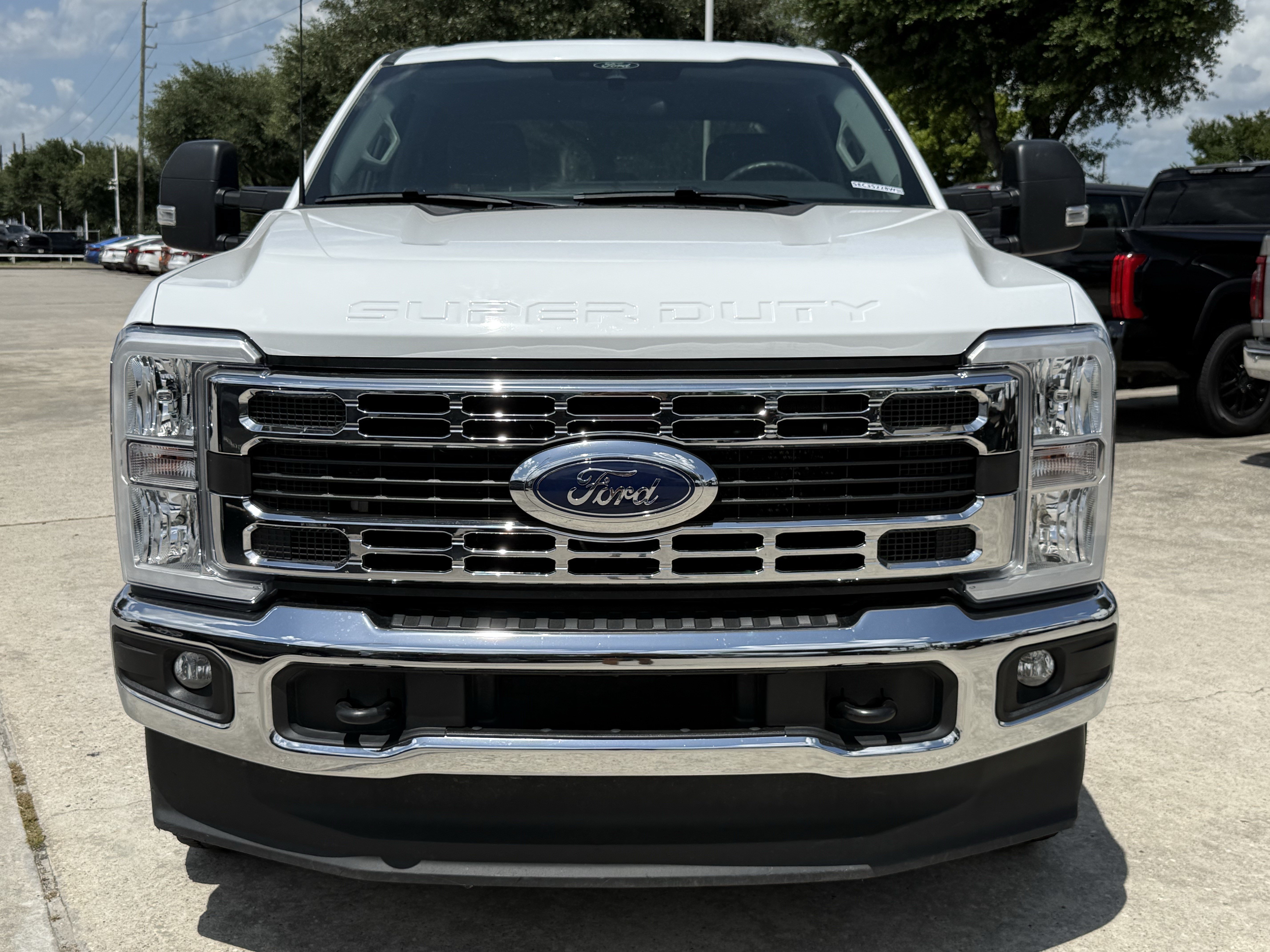 Used 2025 Oxford White Ford XLT image 9