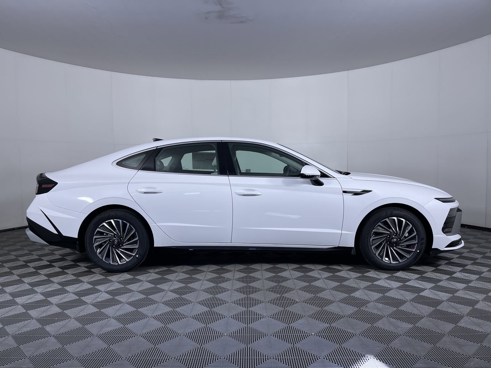 2025 Hyundai Sonata Hybrid SEL - Photo 4