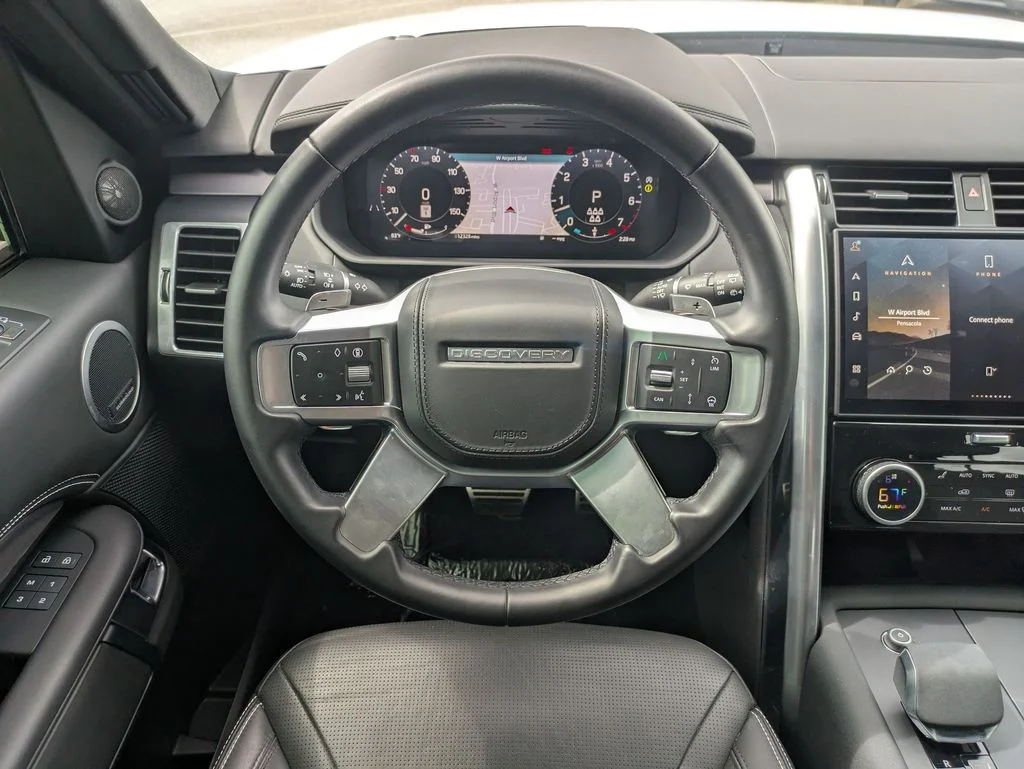 Used 2025 White Land Rover Metropolitan Edition image 27