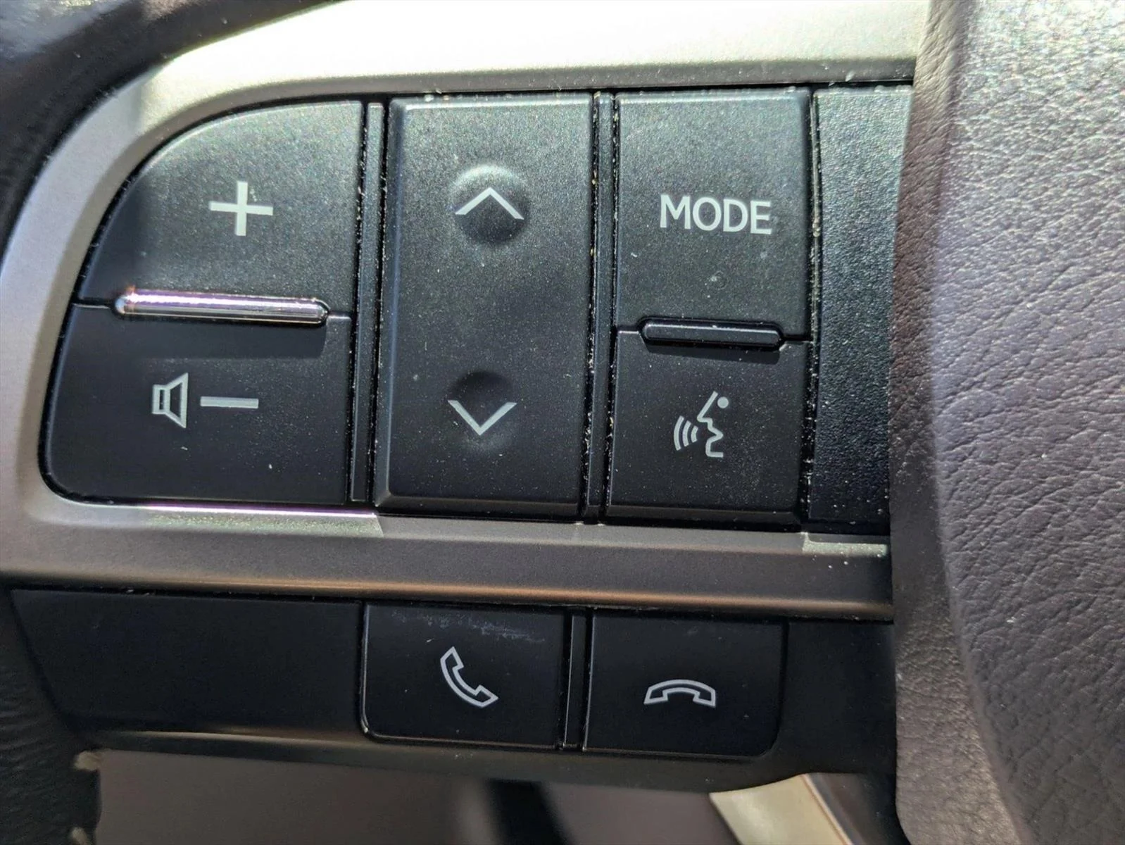 Used 2016 Silver Lexus Hybrid image 13