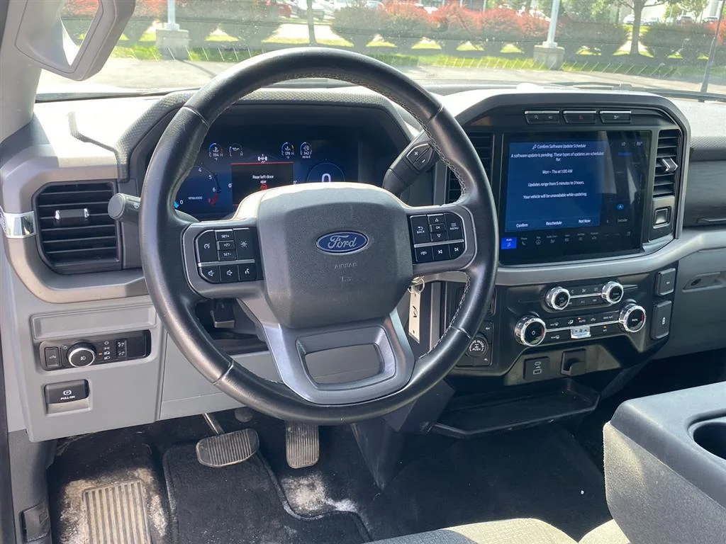 Used 2024 Oxford White Ford XLT image 3