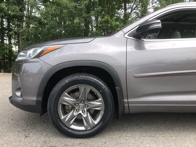 Used 2017 Predawn Gray Mica Toyota Limited Platinum image 38