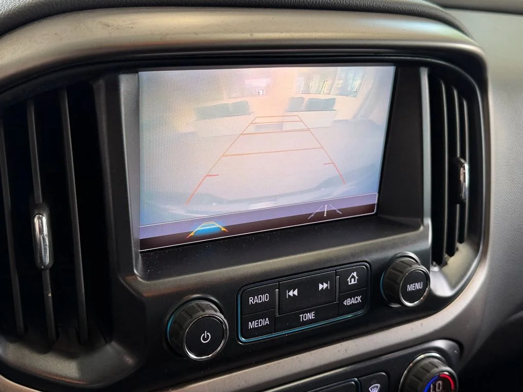 Used 2018 Black Chevrolet Z71 image 20
