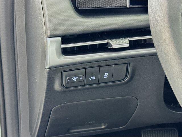 New 2026 White Hyundai SEL FWD image 13