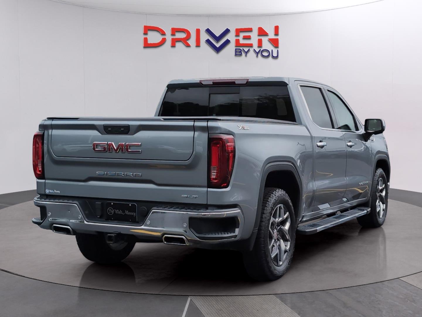 Used 2024 Sterling Metallic GMC SLT image 5