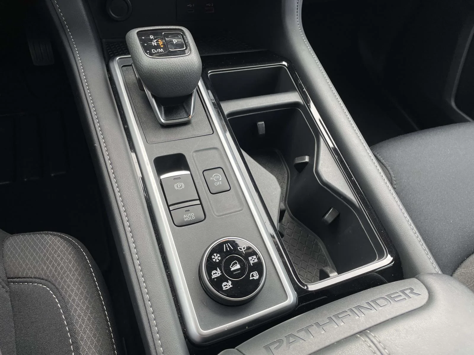 2025 Nissan Pathfinder SV - Photo 21