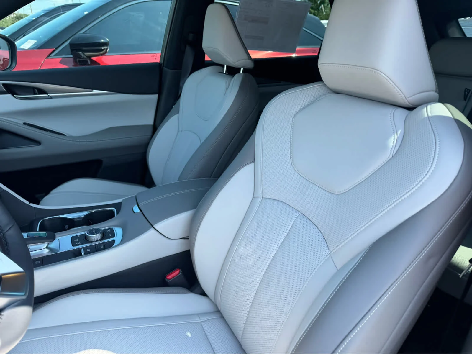 New 2027 GRAPHITE SHADOW INFINITI Luxe AWD image 6