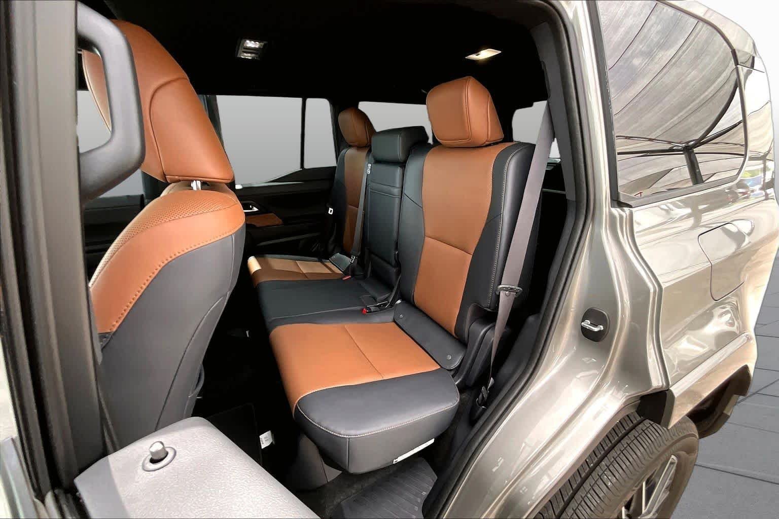 Used 2024 Atomic Silver Lexus Premium+ image 21