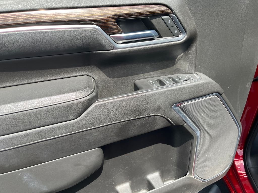 Used 2023 Red GMC Elevation image 10