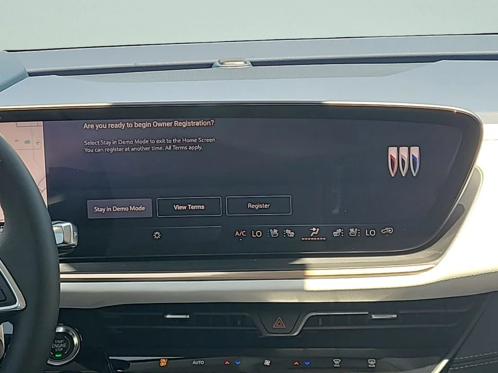 New 2026 Iridescent White Tricoat Buick Avenir image 18