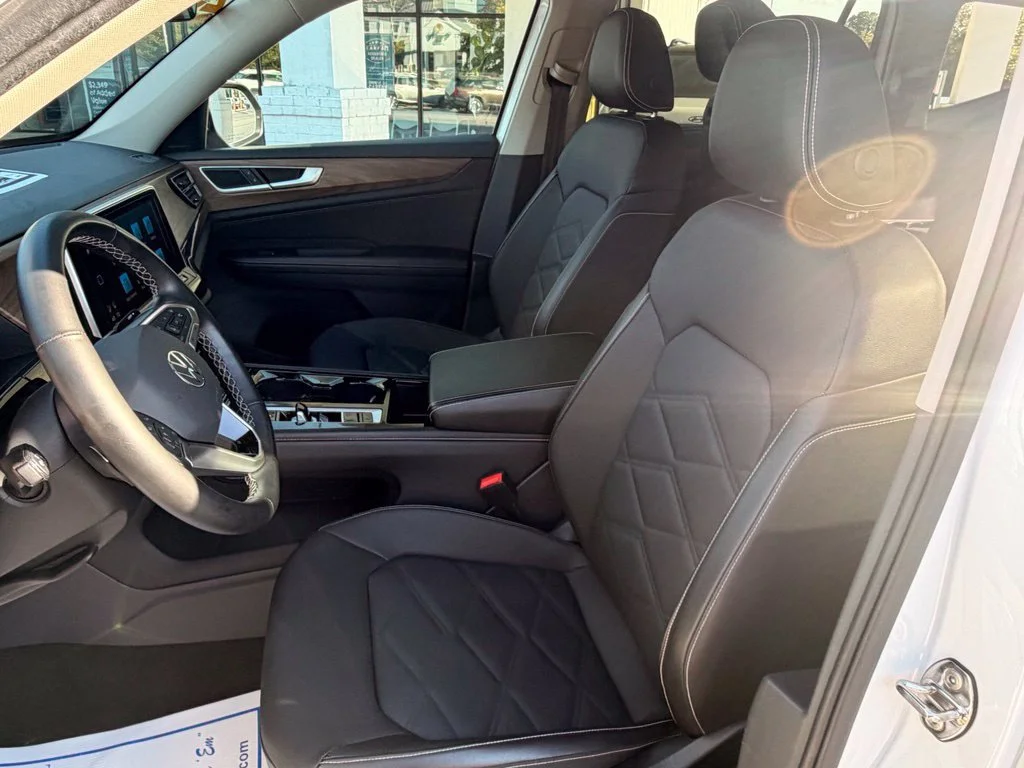 Used 2025 Silver Volkswagen 2.0T SE w/Technology image 15