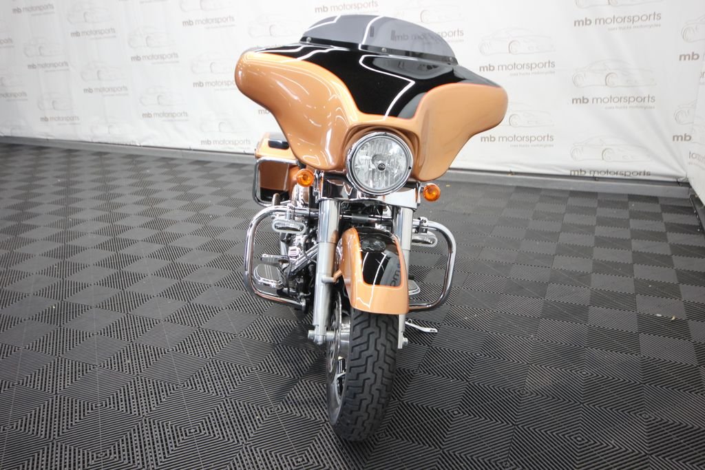 Used 2008 Brown Harley-Davidson FLHX image 12