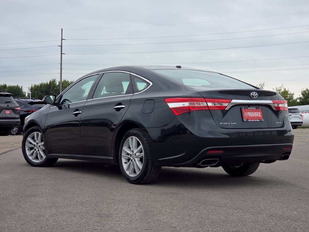 Used 2015 Cosmic Gray Mica Toyota XLE Premium image 22
