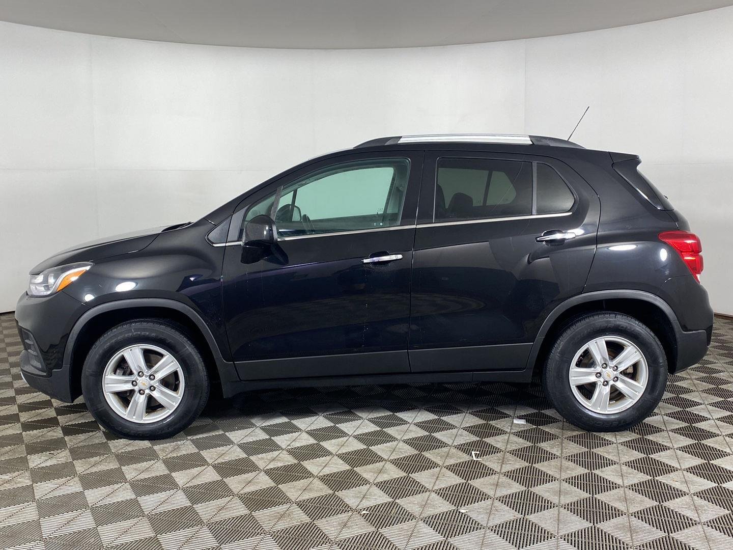 Used 2020 Mosaic Black Metallic Chevrolet LT image 9