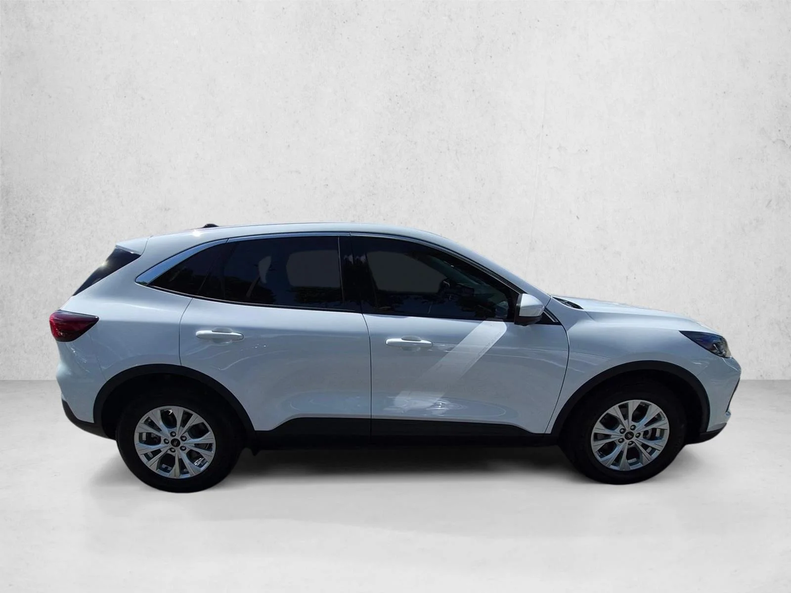Used 2024 Oxford White Ford Active image 4