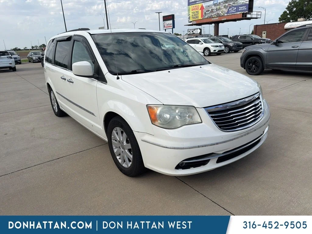 Used 2011 Chrysler Town & Country Touring-L with VIN 2A4RR8DG5BR645491 for sale in Park City, KS