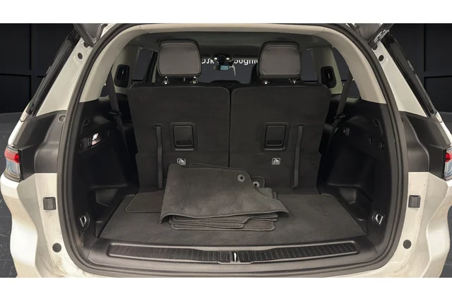 Used 2023 Bright White Clearcoat Jeep Limited image 33