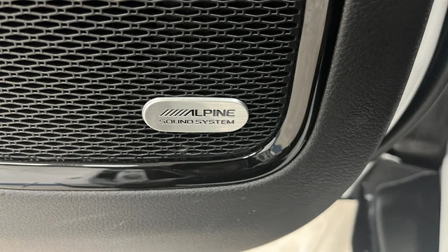 New 2026 Bright White Clear-Coat Exterior Paint Jeep Limited image 19