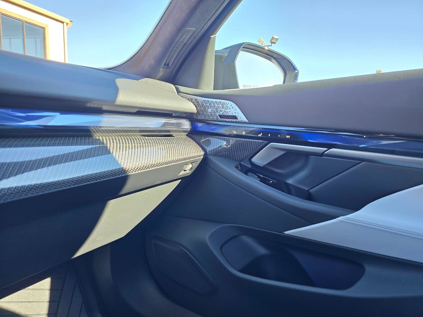New 2027 Marina Bay Blue Metallic BMW Base image 27