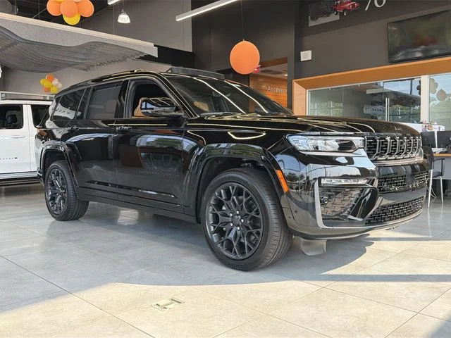 New 2026 Diamond Black Crystal Pearl-Coat Exterior Paint Jeep Summit image 3