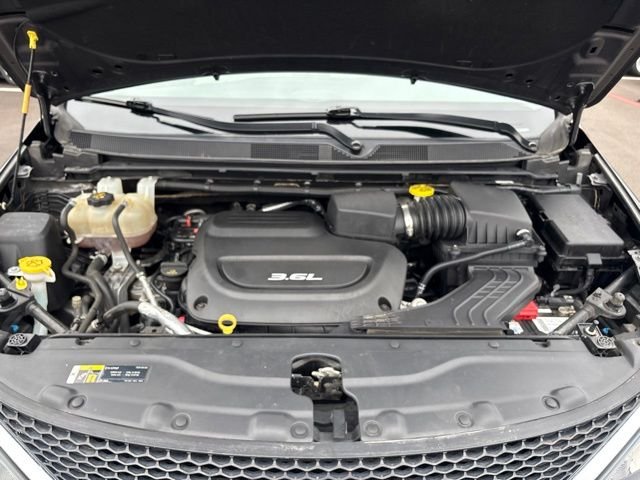 Used 2019 Crystal Metallic Chrysler Touring L Plus image 40