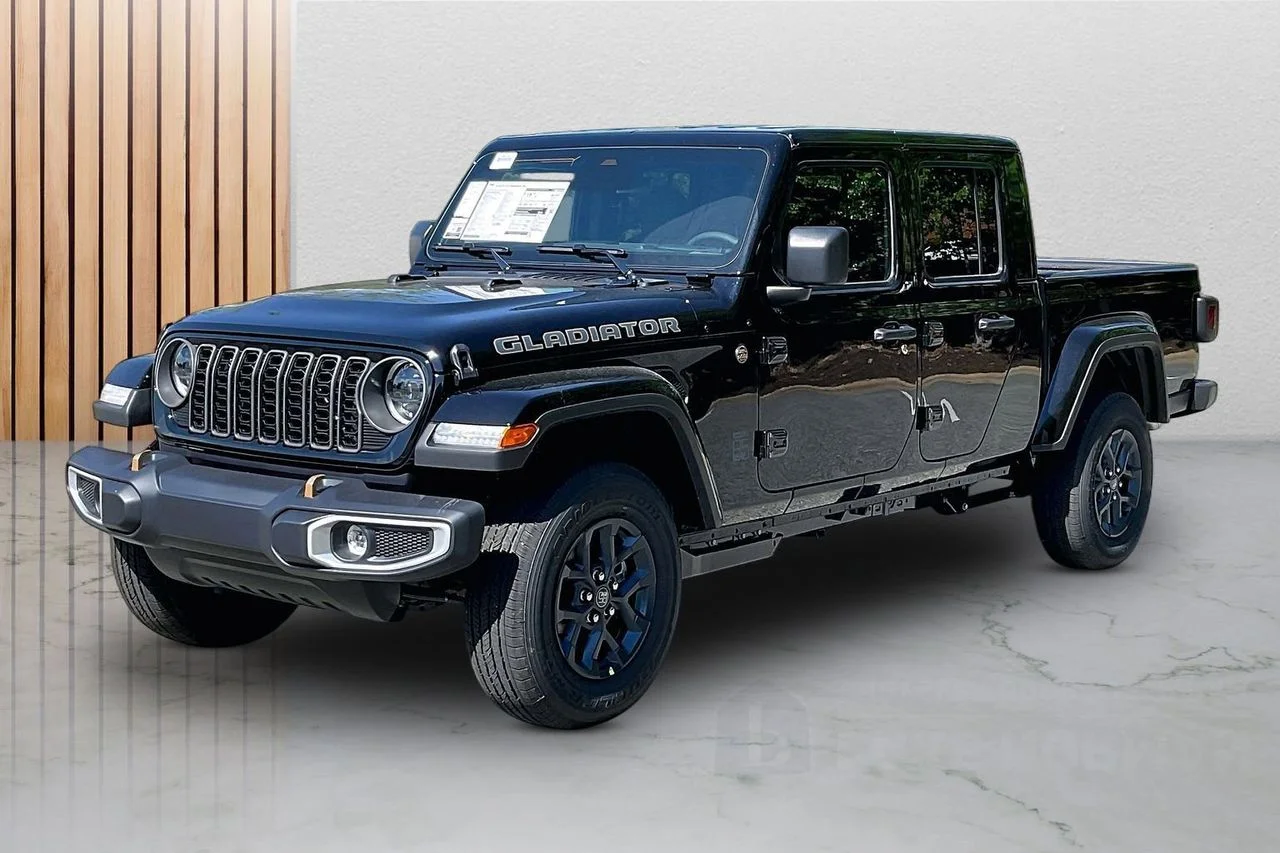 New 2026 Black Clear-Coat Exterior Paint Jeep 85th Anniversary Edition image 4