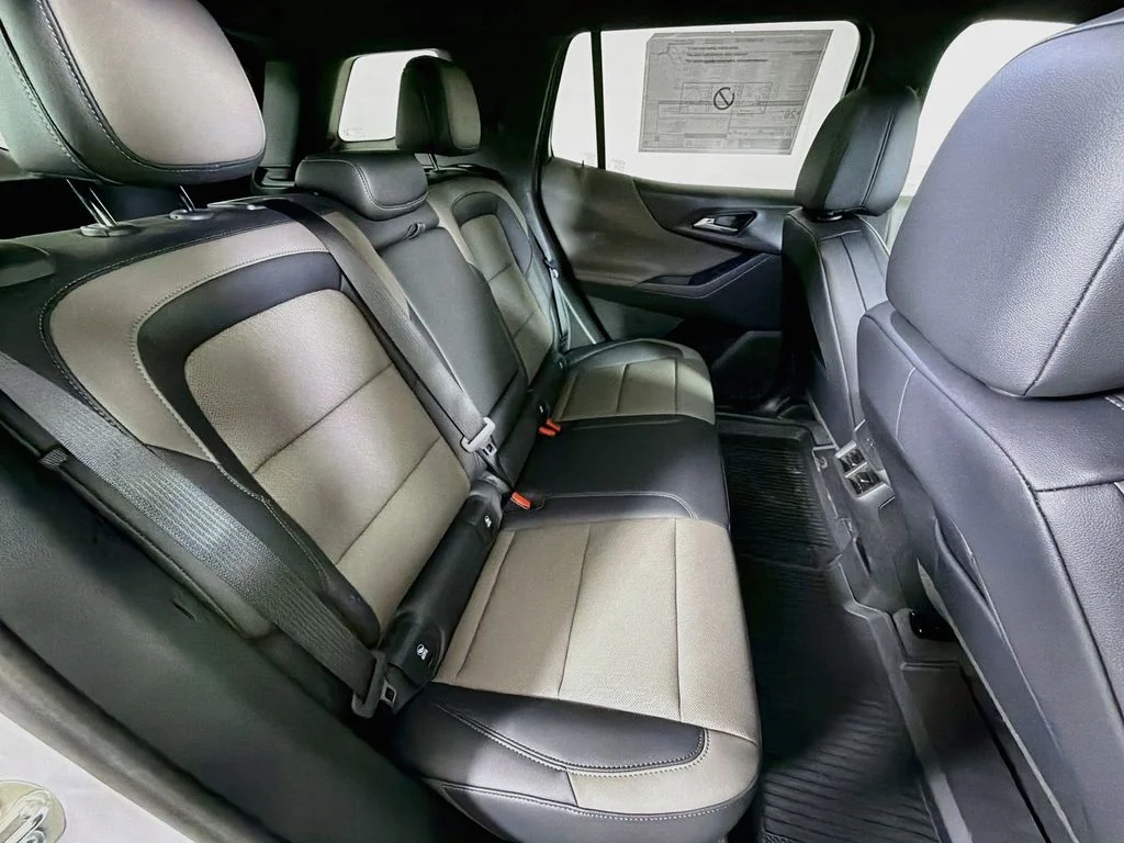 New 2027 White Chevrolet LT image 22