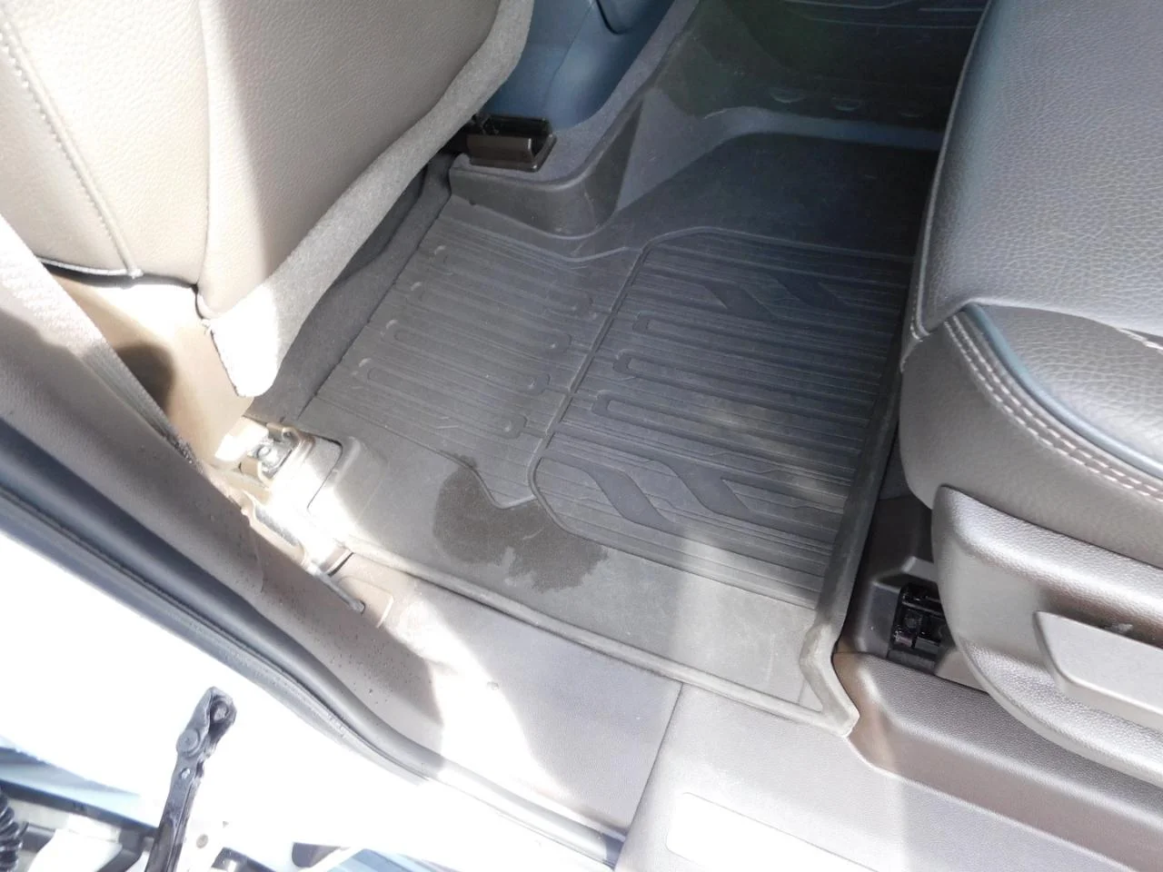Used 2021 White GMC 4WD 4dr Denali image 30