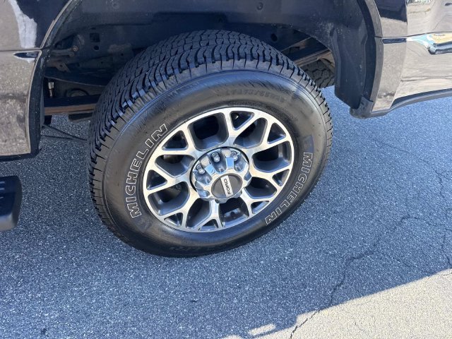 Used 2020 Black Metallic Ford Lariat image 12