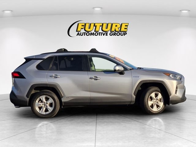 Used 2019 Silver Toyota XLE image 3