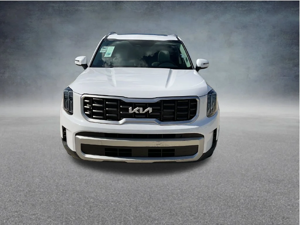 Used 2025 White Kia S image 2