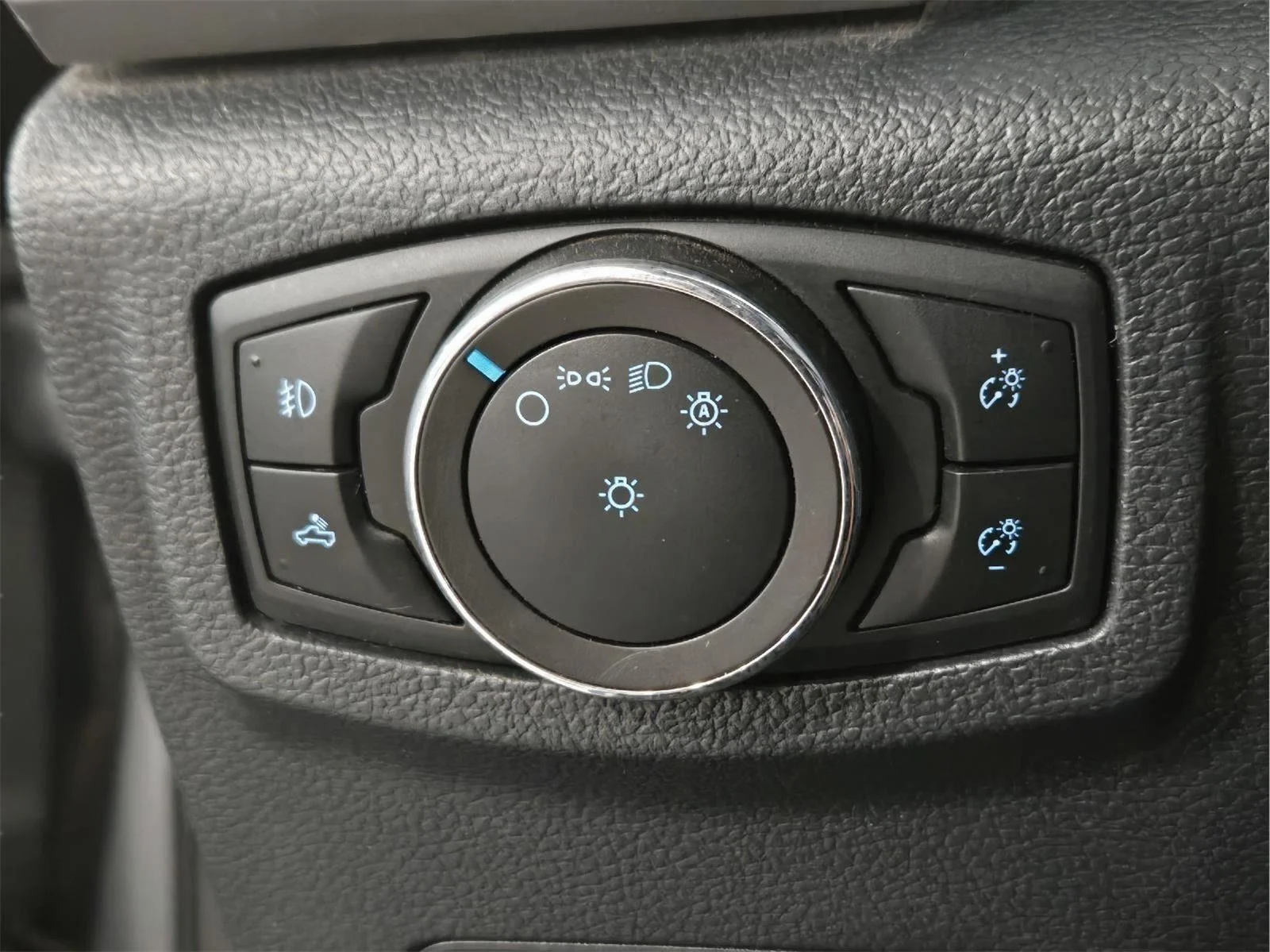 Used 2022 Iconic Silver/Carbonized Gray Ford Lariat image 15