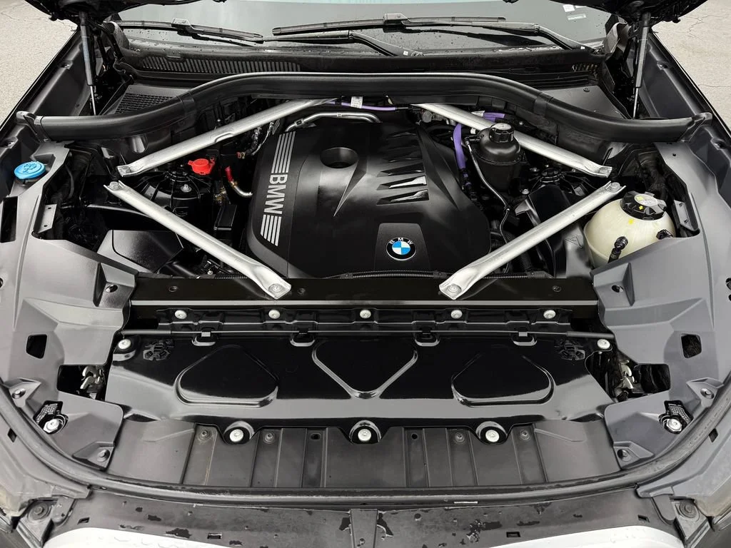 Used 2024  BMW sDrive40i image 15