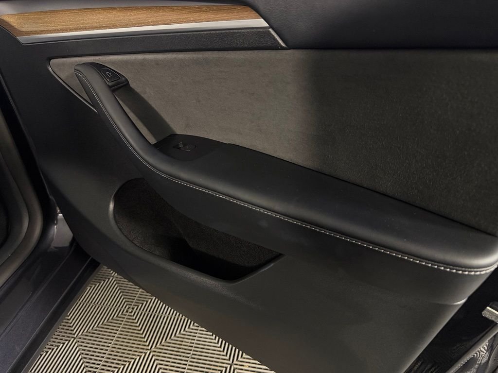 Used 2024 White Tesla Long Range image 33