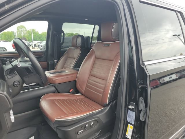 Used 2023 Onyx Black GMC Denali Ultimate image 17