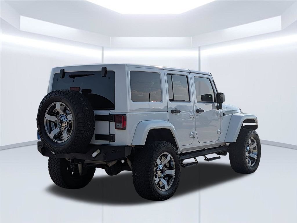 Used 2014 White Jeep Unlimited Sahara image 6