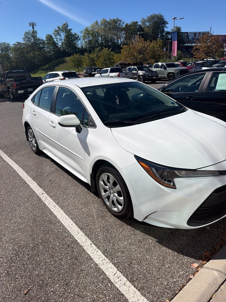 Used 2025 White Toyota LE image 1