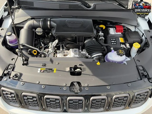 New 2026 White Jeep Latitude image 20