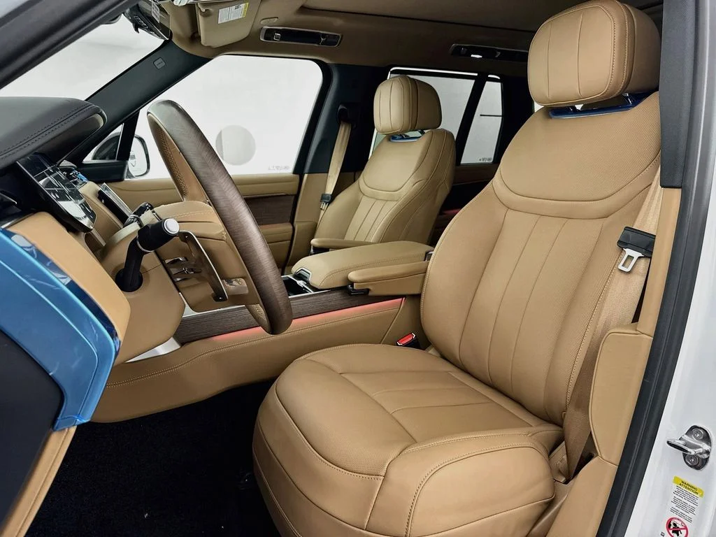 New 2026 Ostuni Pearl White Land Rover SE image 21