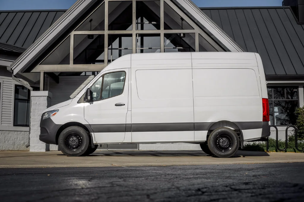 New 2026 Arctic+White Mercedes-Benz Cargo 144 WB image 33