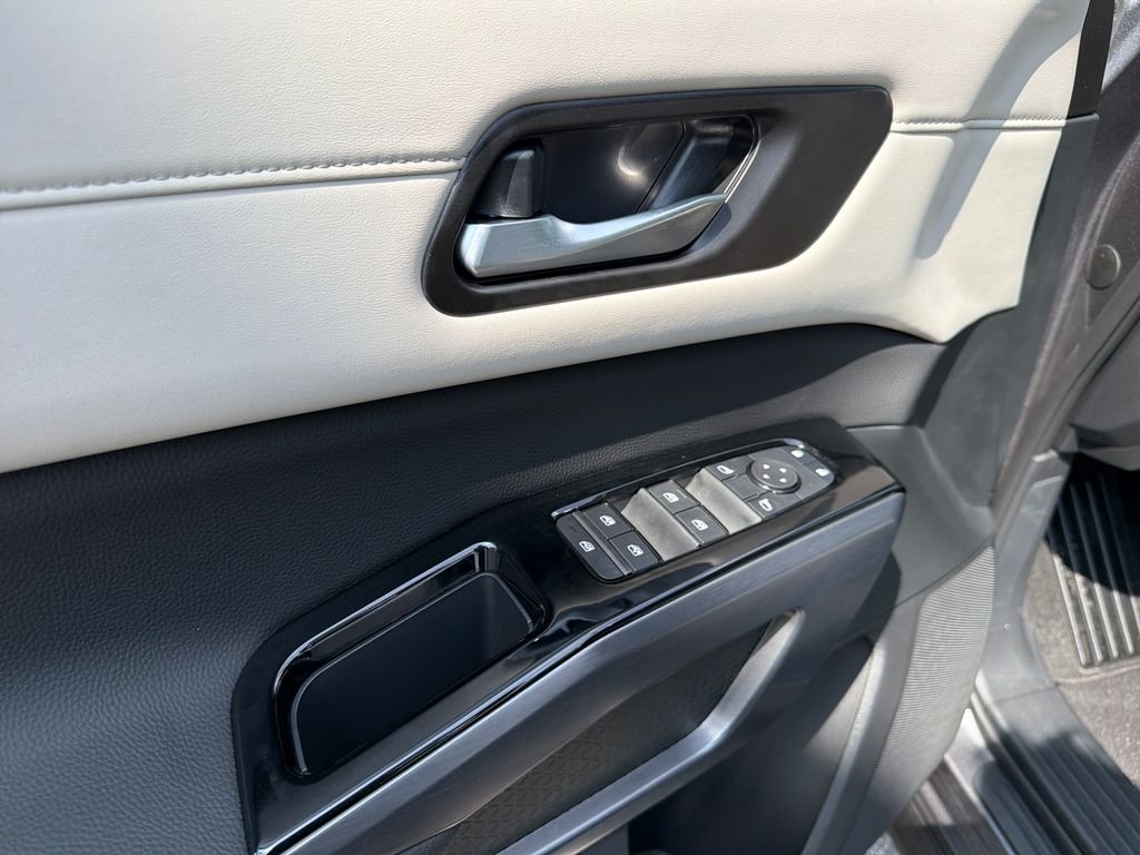 New 2026 Nissan Pathfinder SL 4D Sport Utility