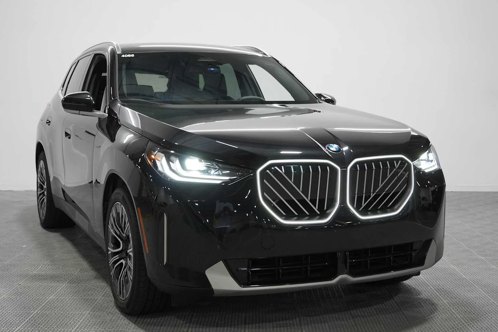 Used 2025 Black Sapphire Metallic BMW 30 xDrive image 3