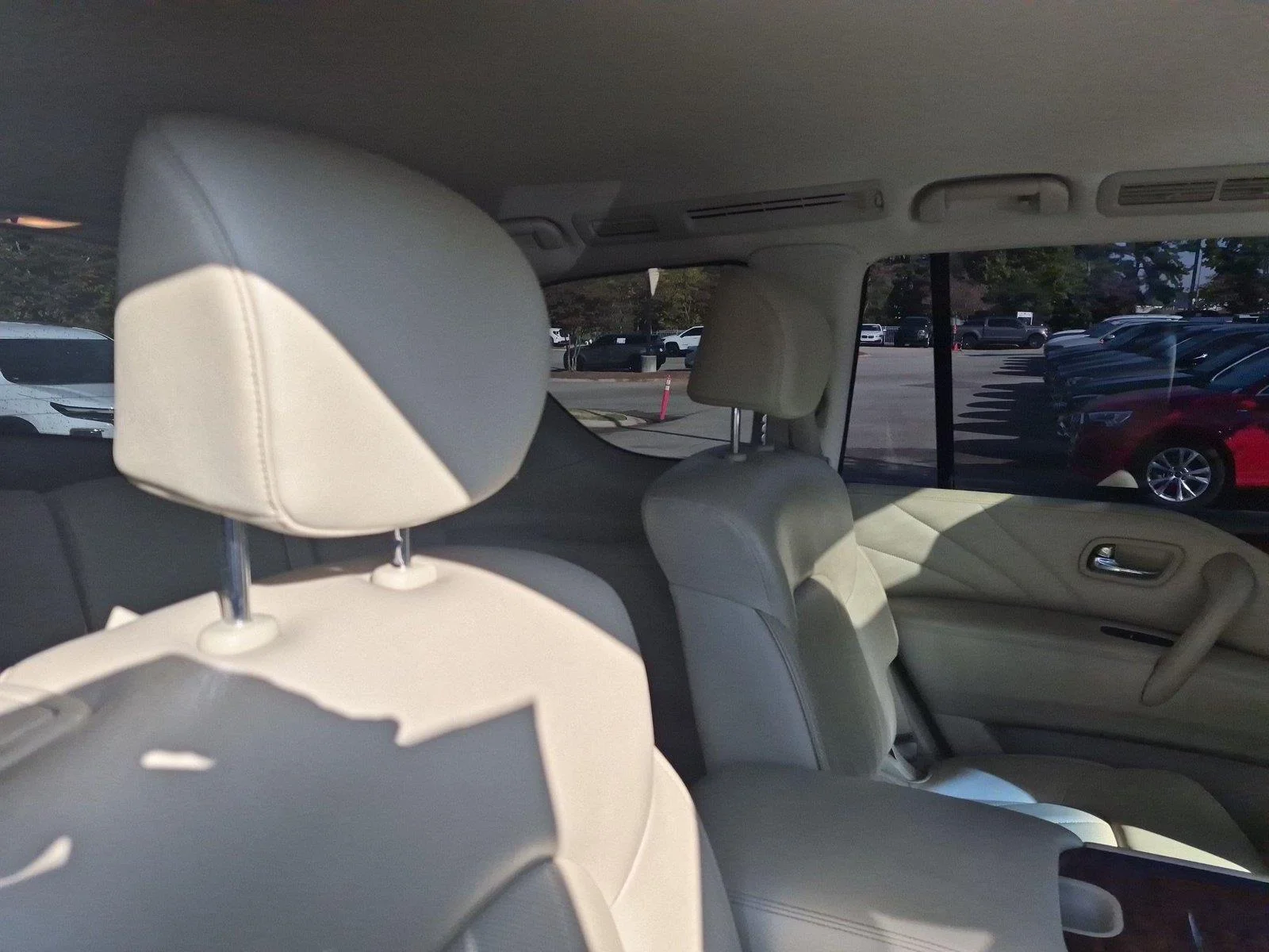 Used 2017 Majestic White INFINITI  image 35