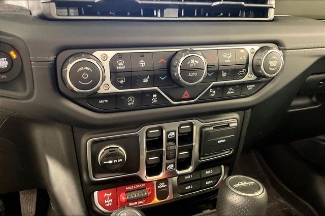 Used 2025 Green Jeep Mojave image 14