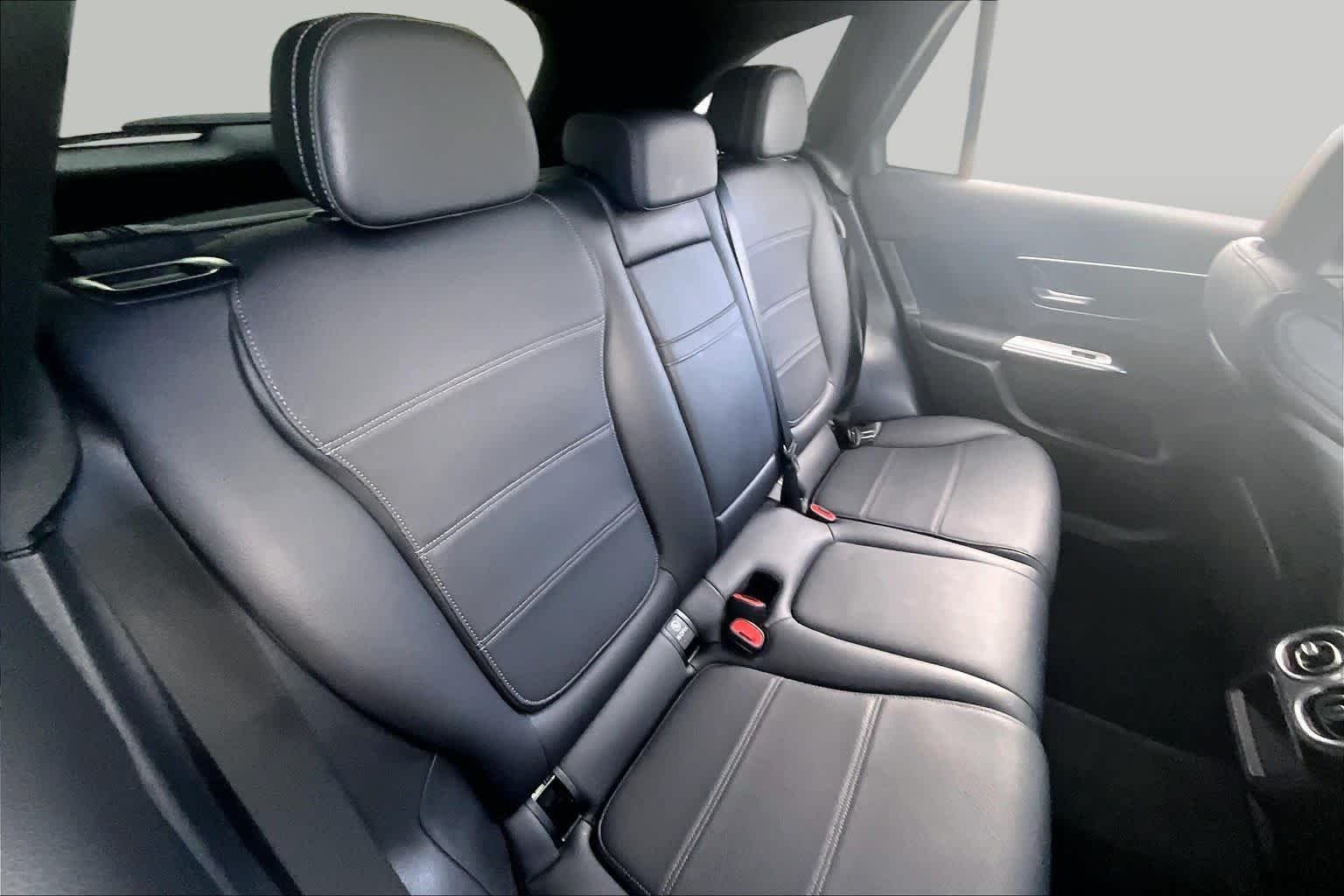 Used 2025 Black Mercedes-Benz GLC 300 image 18