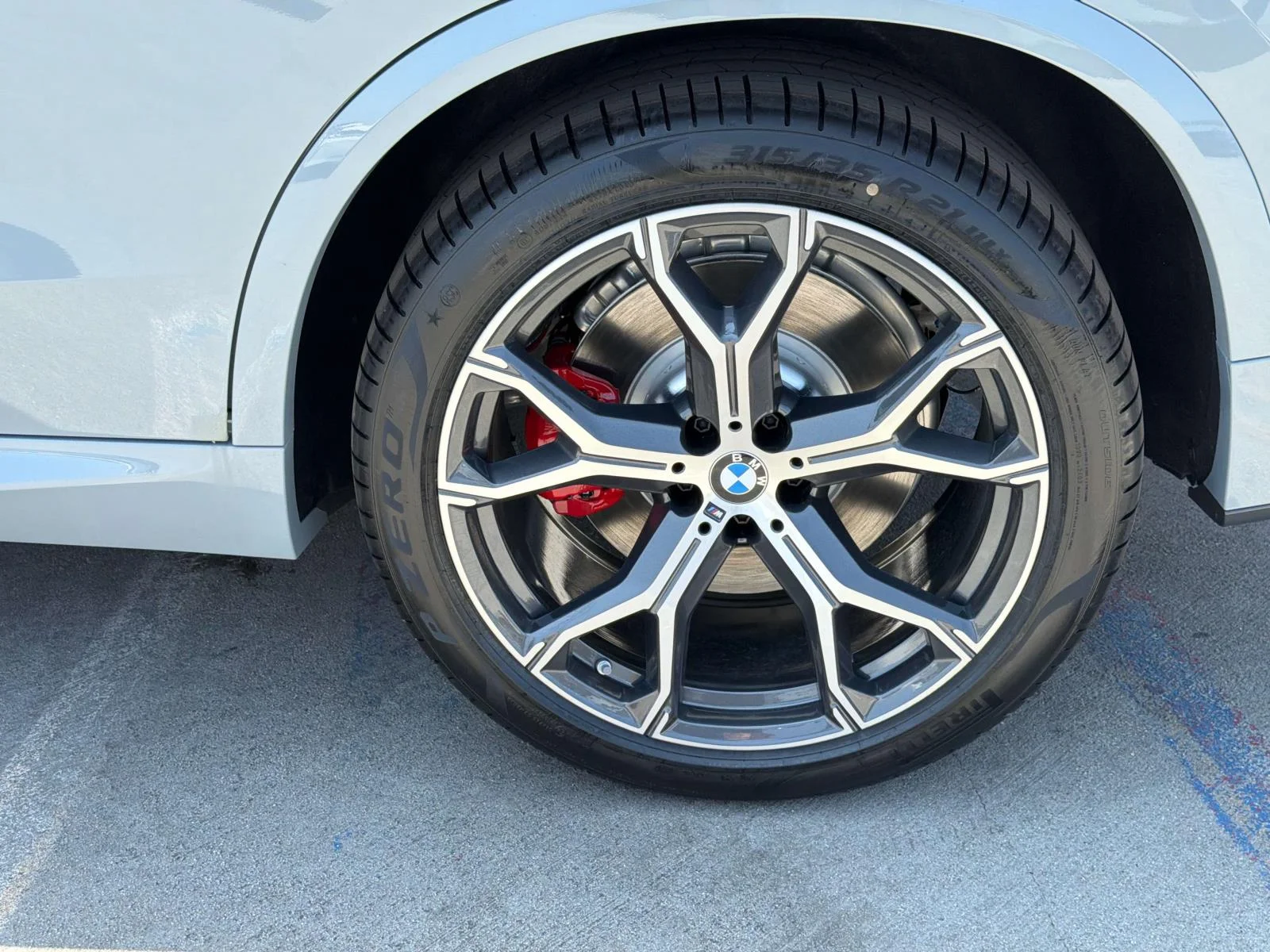 New 2026 Brooklyn Grey Metallic BMW xDrive50e Plug-In Hybrid image 7