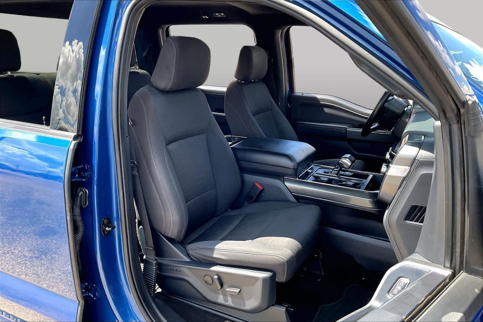 Used 2023 Atlas Blue Metallic Ford XLT image 9