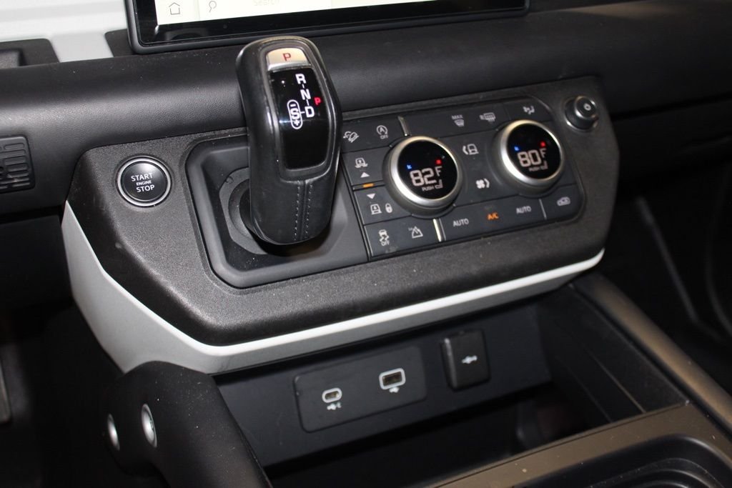 Used 2022  Land Rover XS Edition image 26