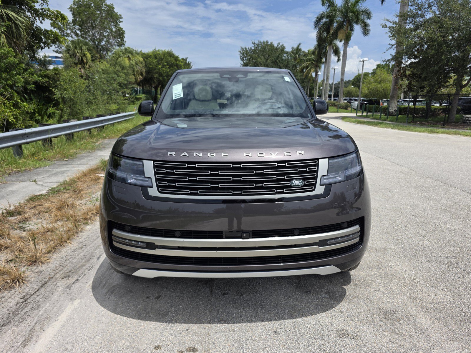 New 2026 Charente Grey LAND ROVER SE image 8